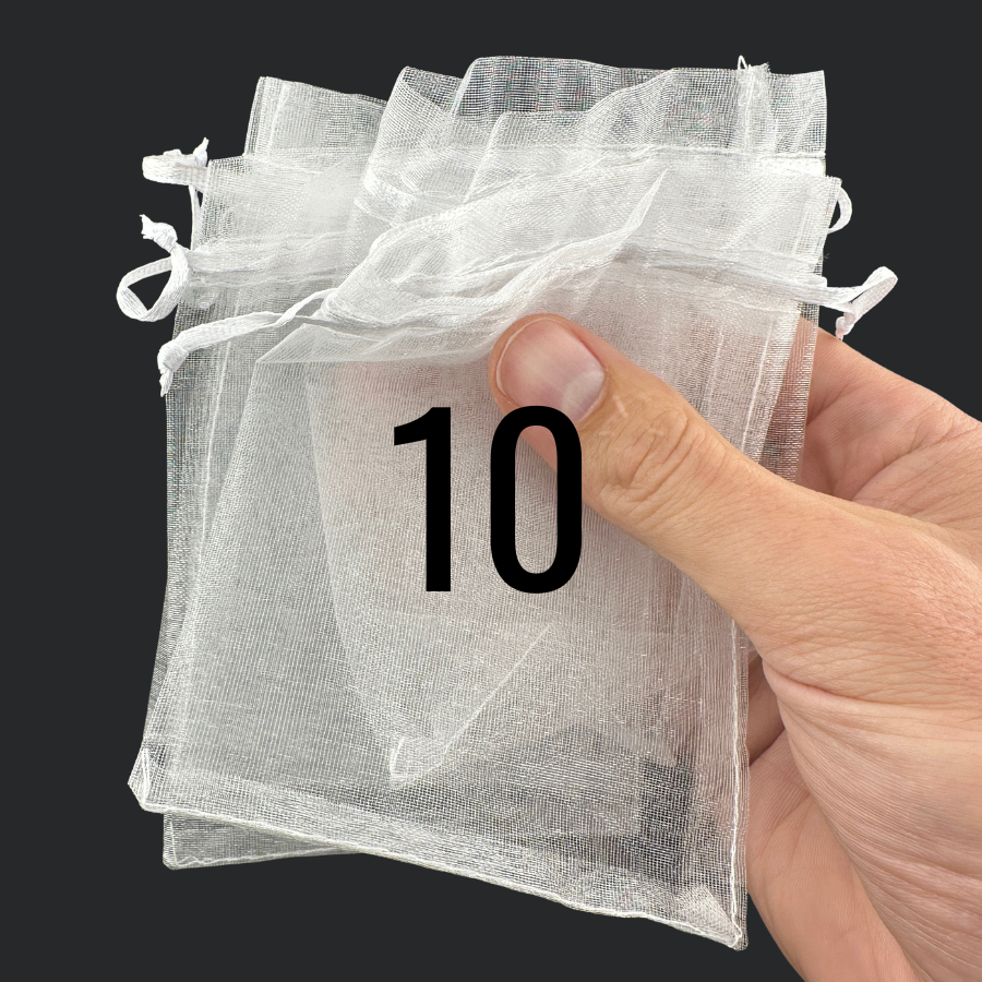 Set of 10 white gift bags.