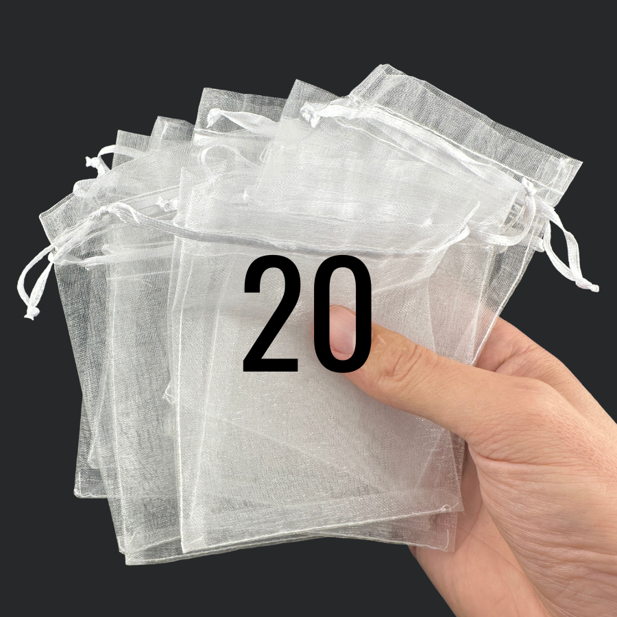 Set of 20 white gift bags.