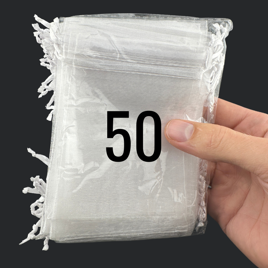 Set of 50 white gift bags.